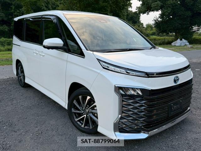 Toyota VOXY 2025-01 8221487-0