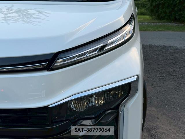 Toyota VOXY 2025-01 8221487-3