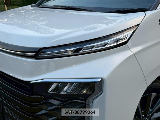 Toyota VOXY 2025-01 8221487-6