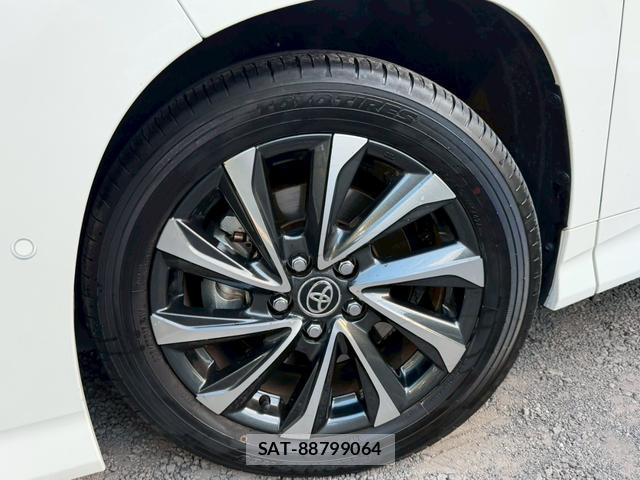 Toyota VOXY 2025-01 8221487-8