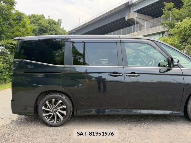 Toyota VOXY 2025-03 8221488-1