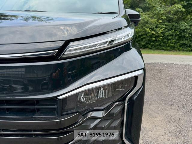 Toyota VOXY 2025-03 8221488-10