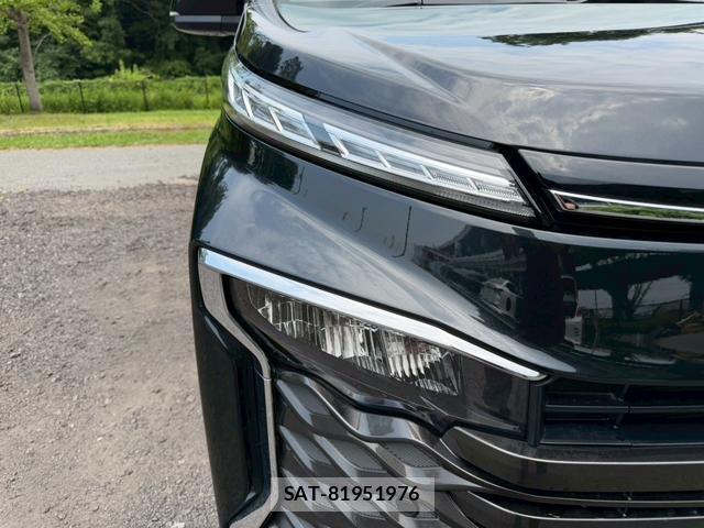 Toyota VOXY 2025-03 8221488-11
