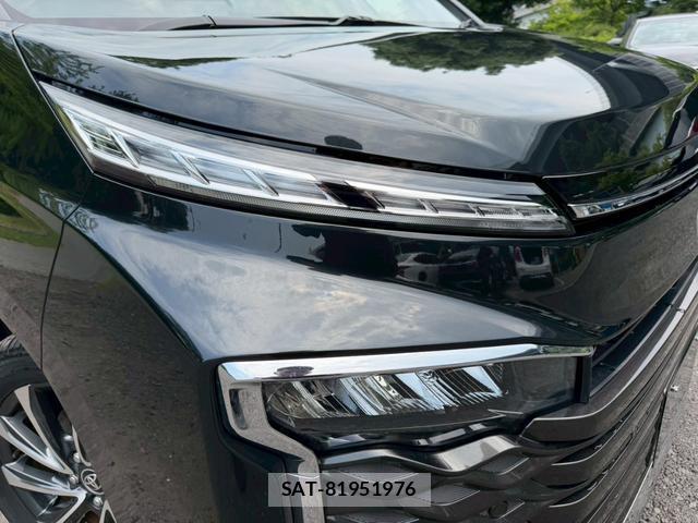 Toyota VOXY 2025-03 8221488-12