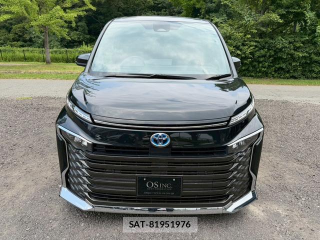 Toyota VOXY 2025-03 8221488-3