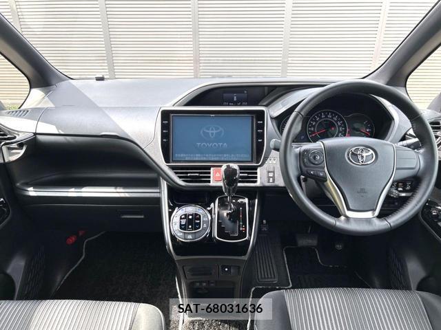 Toyota VOXY 2019-01 8221573-1