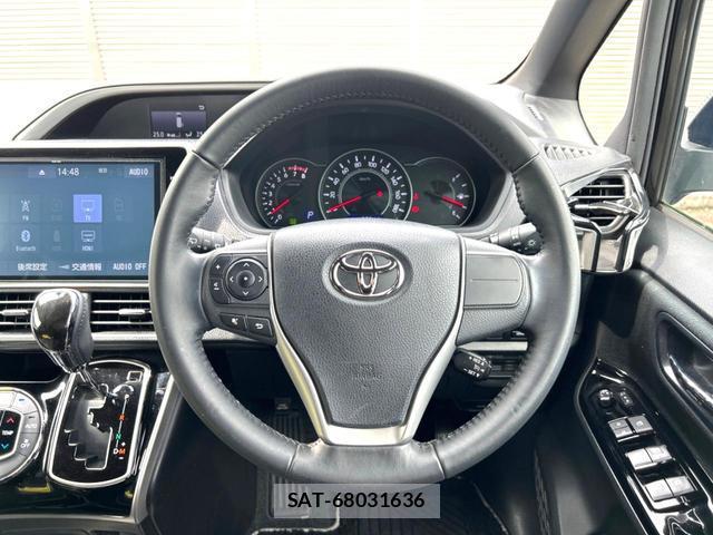 Toyota VOXY 2019-01 8221573-11
