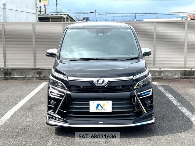 Toyota VOXY 2019-01 8221573-14