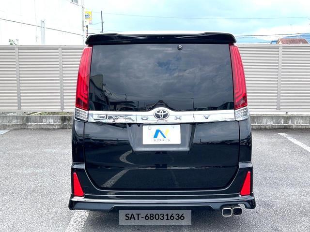 Toyota VOXY 2019-01 8221573-15