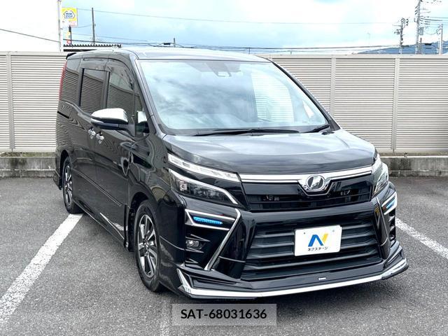 Toyota VOXY 2019-01 8221573-16