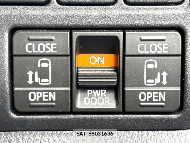Toyota VOXY 2019-01 8221573-5