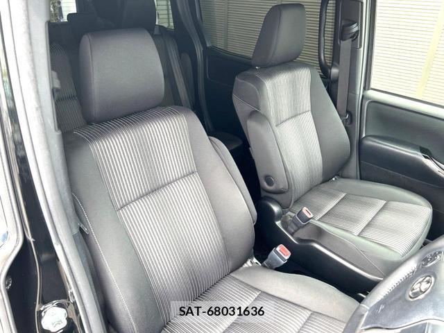 Toyota VOXY 2019-01 8221573-7