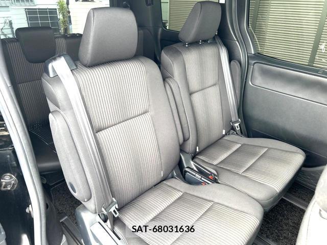 Toyota VOXY 2019-01 8221573-8