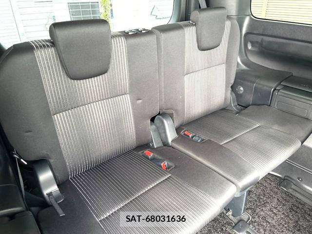 Toyota VOXY 2019-01 8221573-9