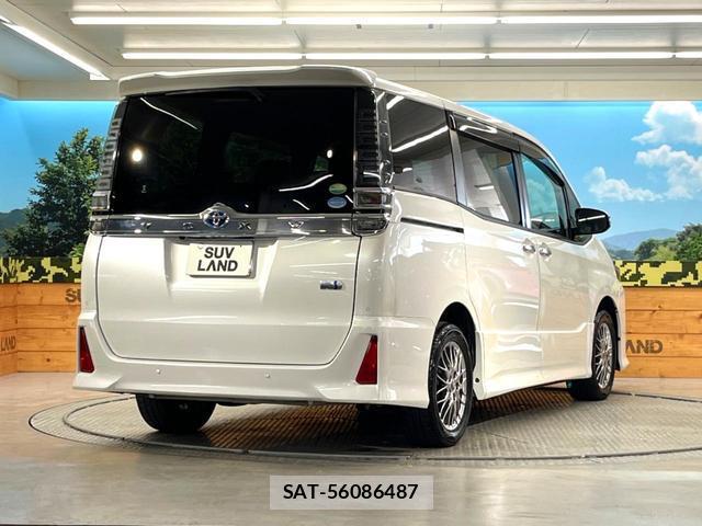 Toyota VOXY 2020-12 8221612-17