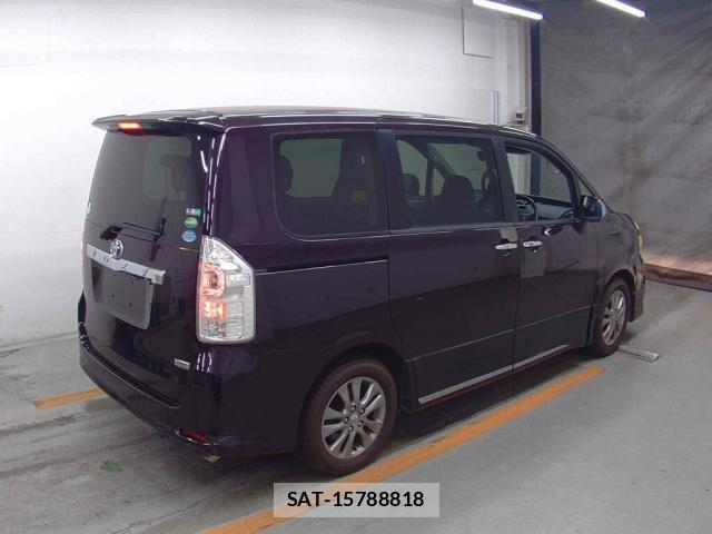 Toyota VOXY 2012-07 8221676-1