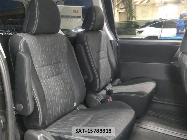 Toyota VOXY 2012-07 8221676-5