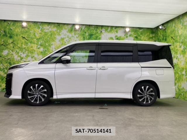 Toyota VOXY 2022-12 8221796-1