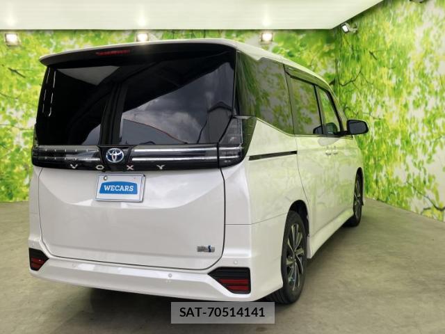 Toyota VOXY 2022-12 8221796-2