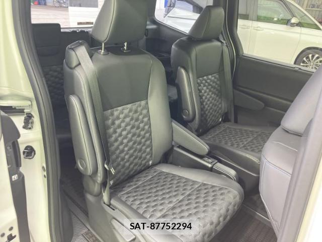 Toyota VOXY 2025-01 8221797-4