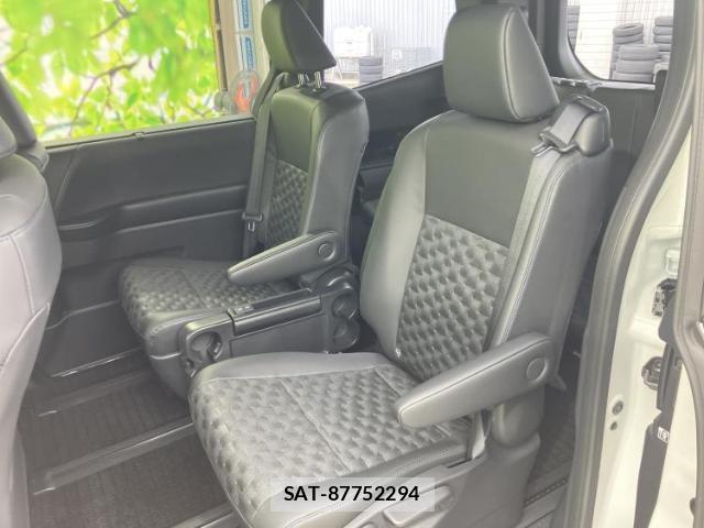 Toyota VOXY 2025-01 8221797-7