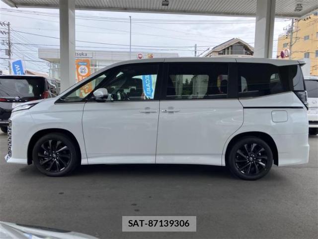 Toyota VOXY 2026-06 8221823-1