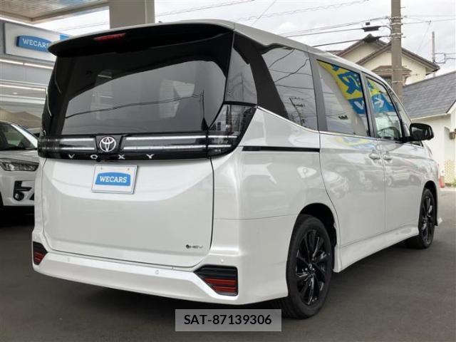 Toyota VOXY 2026-06 8221823-2