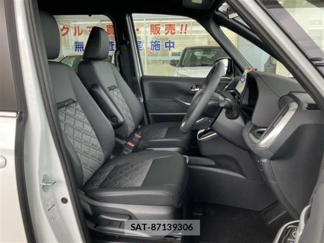 Toyota VOXY 2026-06 8221823-4