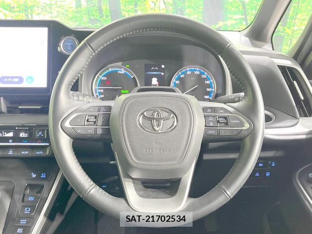 Toyota VOXY 2022-02 8221840-11