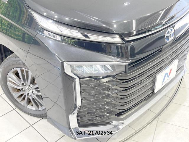 Toyota VOXY 2022-02 8221840-12