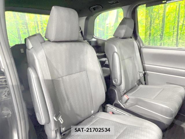 Toyota VOXY 2022-02 8221840-8