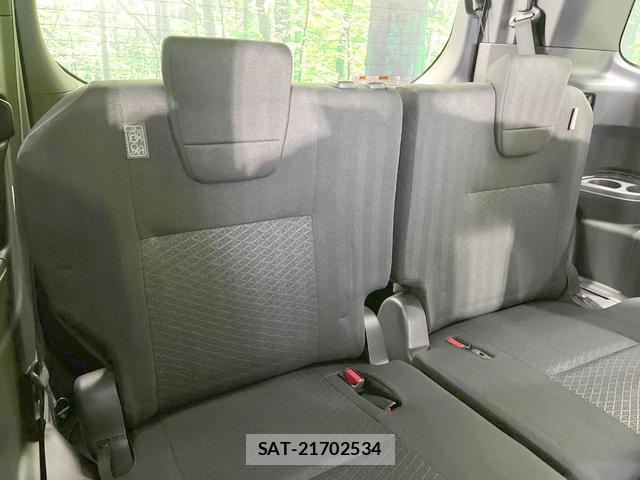Toyota VOXY 2022-02 8221840-9