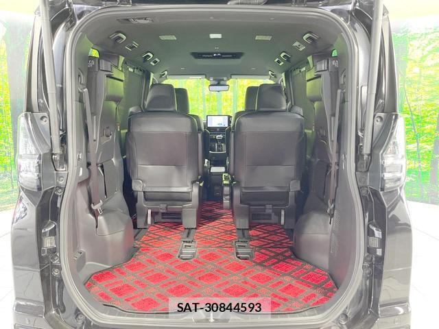 Toyota VOXY 2023-07 8221849-10