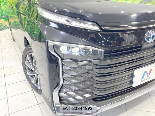 Toyota VOXY 2023-07 8221849-12