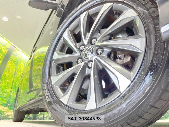 Toyota VOXY 2023-07 8221849-13