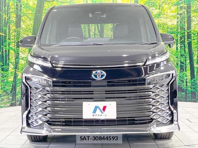 Toyota VOXY 2023-07 8221849-14