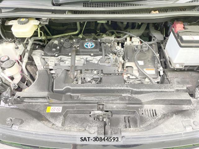 Toyota VOXY 2023-07 8221849-17
