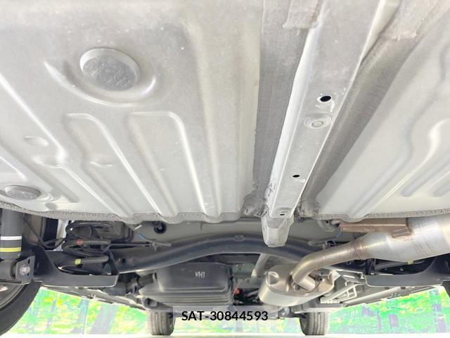 Toyota VOXY 2023-07 8221849-18