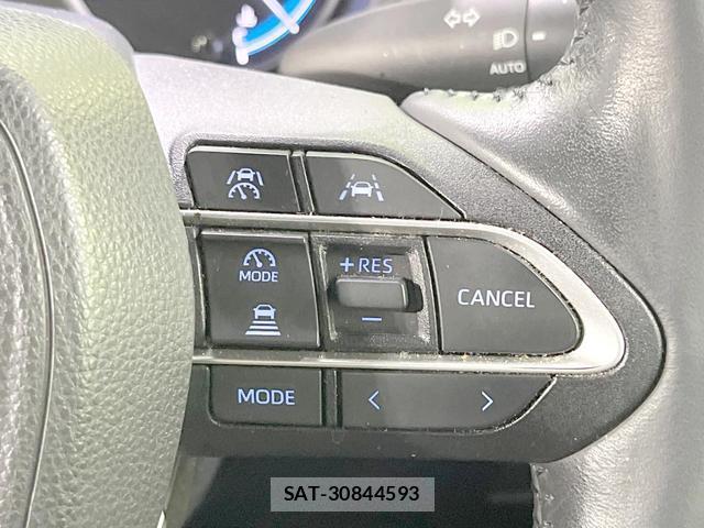 Toyota VOXY 2023-07 8221849-4