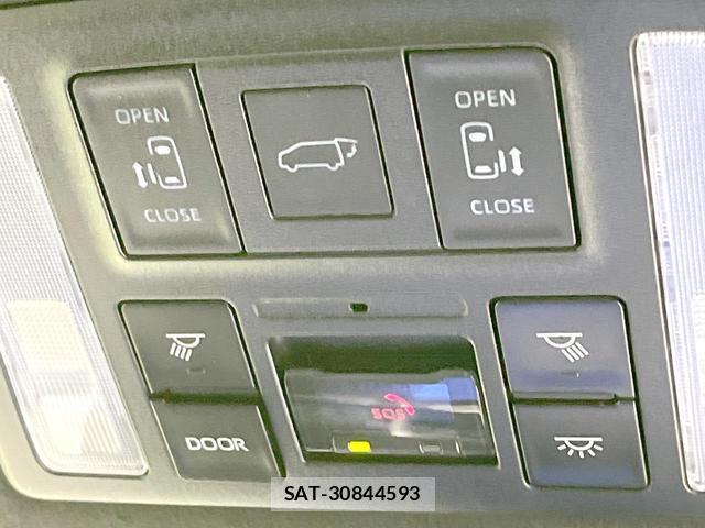 Toyota VOXY 2023-07 8221849-5