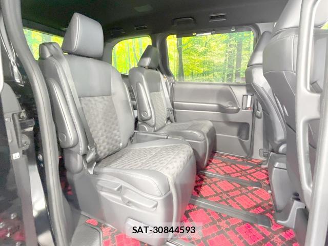 Toyota VOXY 2023-07 8221849-8