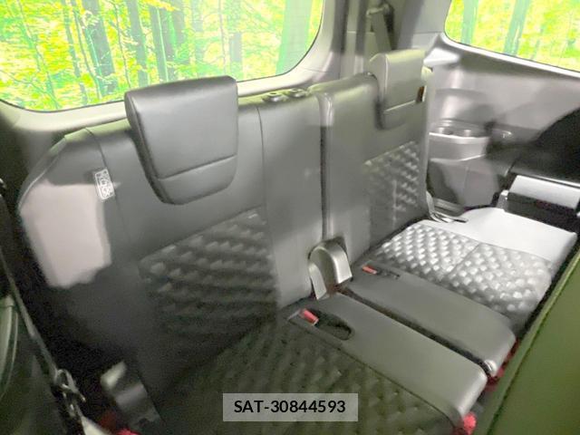 Toyota VOXY 2023-07 8221849-9