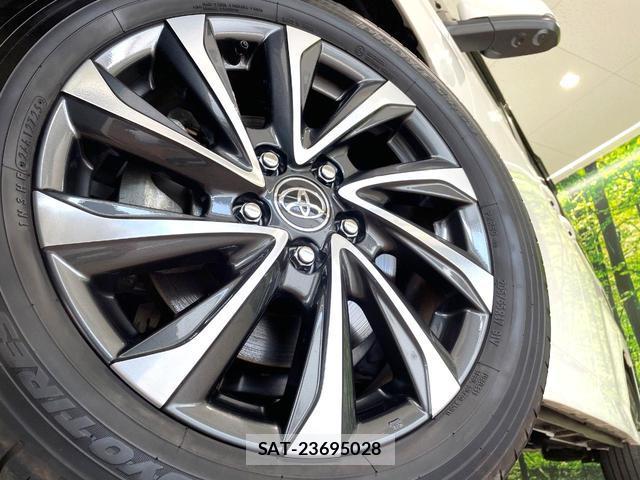 Toyota VOXY 2025-07 8221976-13