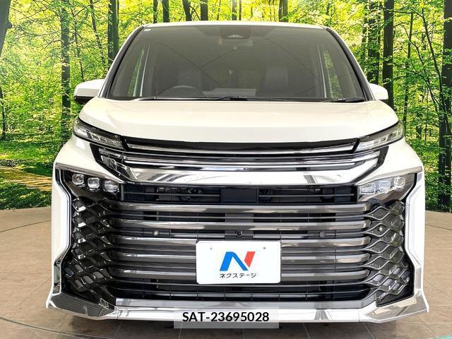 Toyota VOXY 2025-07 8221976-14