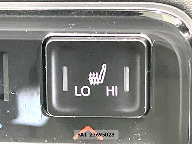 Toyota VOXY 2025-07 8221976-6