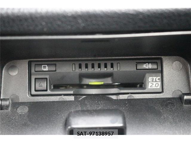Toyota VOXY 2017-08 8221994-2