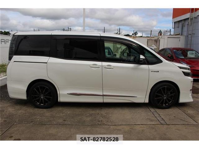 Toyota VOXY 2015-02 8222009-13