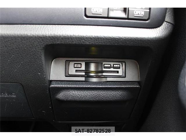 Toyota VOXY 2015-02 8222009-4