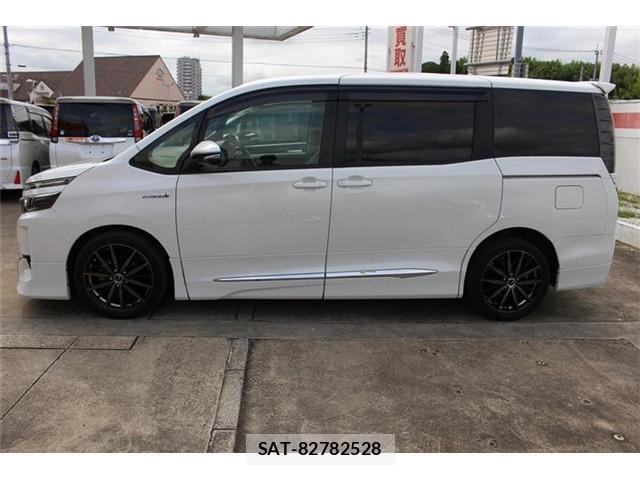 Toyota VOXY 2015-02 8222009-9