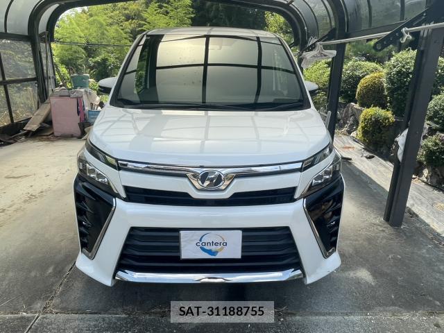 Toyota VOXY 2017-08 8222056-1